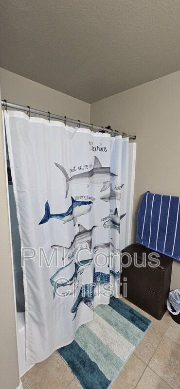 Building Photo - 7813 Cattlemen Dr