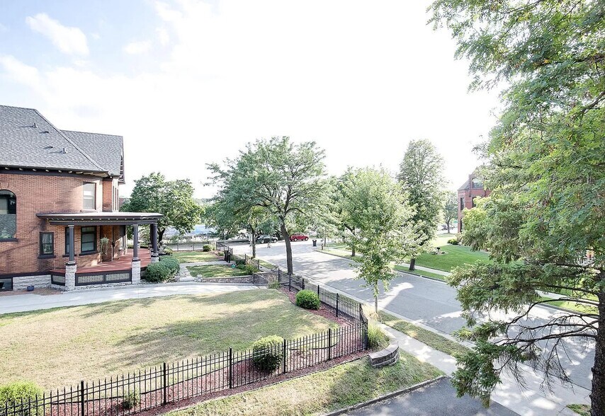 Balcony View - 1609 Elliot Ave