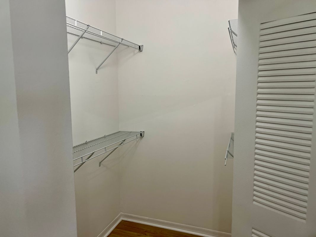 Building Photo - 982 Sevilla Cir