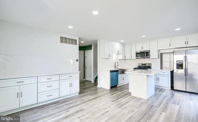 Building Photo - 4 Maya Way