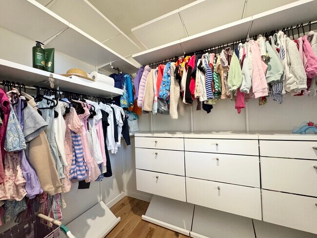 Building Photo - 4732 Mercier St