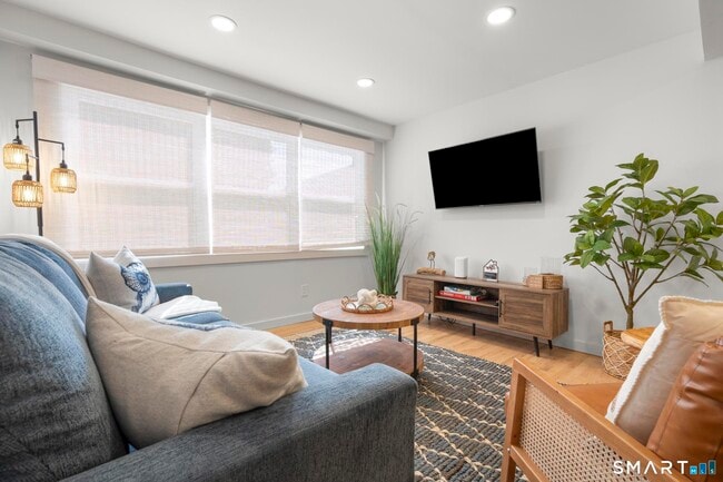 Building Photo - 1742 Boston Post Rd