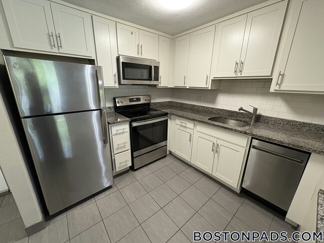 Building Photo - 16 Whites Ave