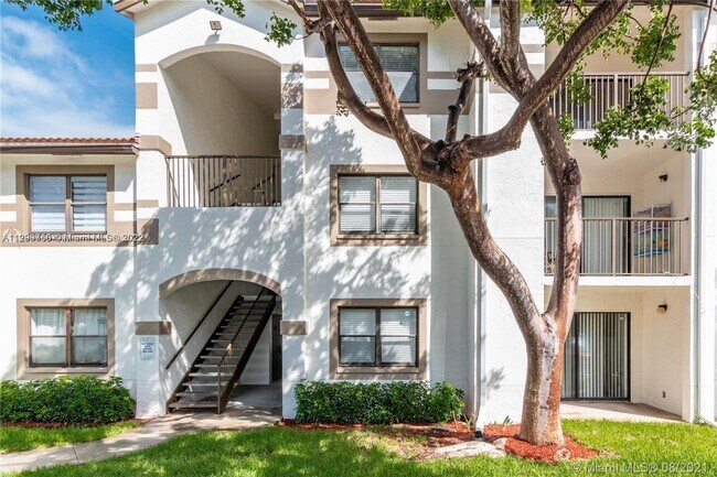 Building Photo - 570 S Park Rd