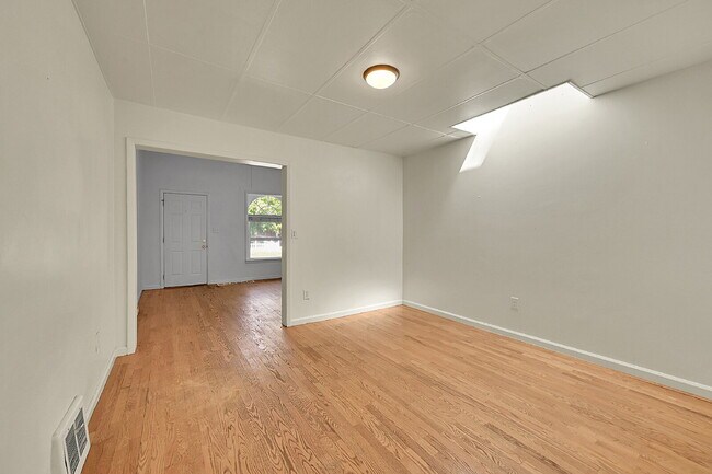 Building Photo - $1,445.00 - 1 Bedroom, 1 Bathroom, Multipl...