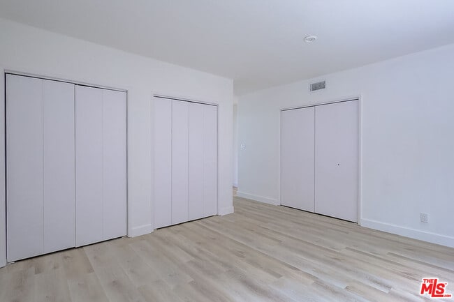 Building Photo - 823 S Detroit St