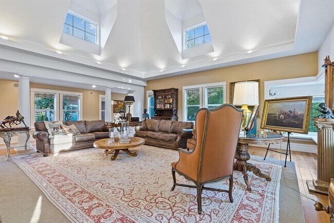 Building Photo - Historic Queen-Anne Style Home