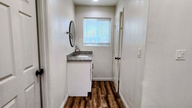 Building Photo - 156 E Marshall Blvd