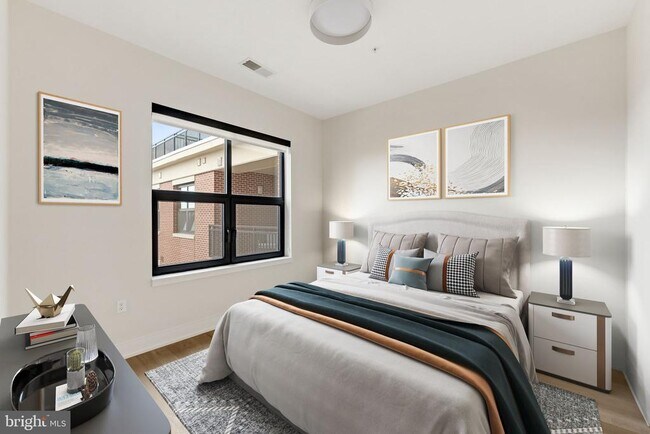 Building Photo - 701 Swann Ave