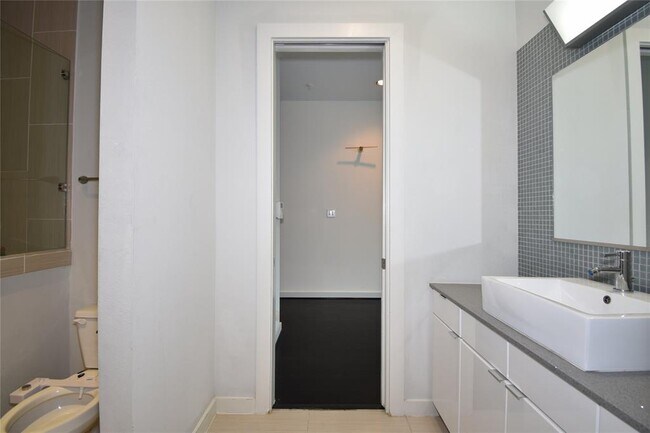 Building Photo - 207 Pierce St