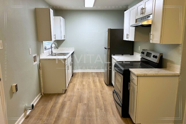 Building Photo - Fully Remodeled 3-Bed Home with Spacious Y...