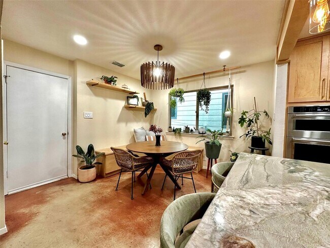 Building Photo - 1101 Stoneoak Ln