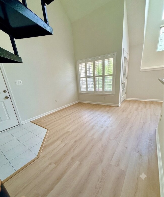 Building Photo - 10520 Beacon Ridge Dr
