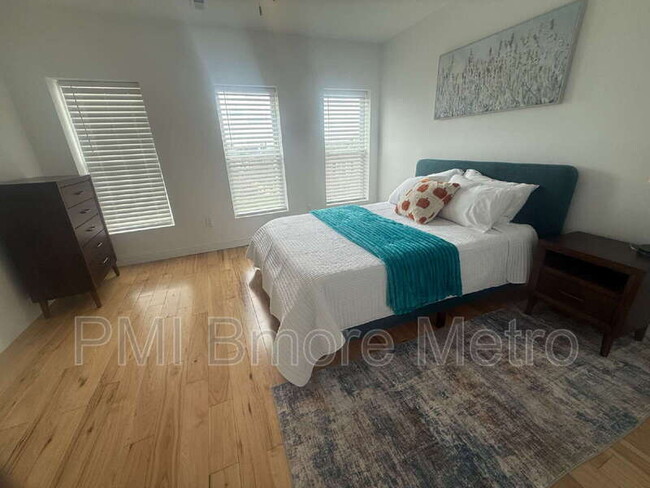 Building Photo - 1756 E North Ave