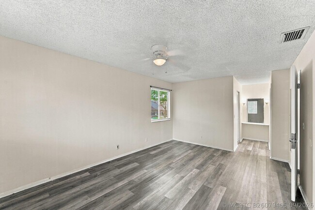 Building Photo - 5854 NW 21st St