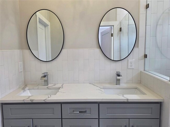 Building Photo - 43 Valley Trail SE