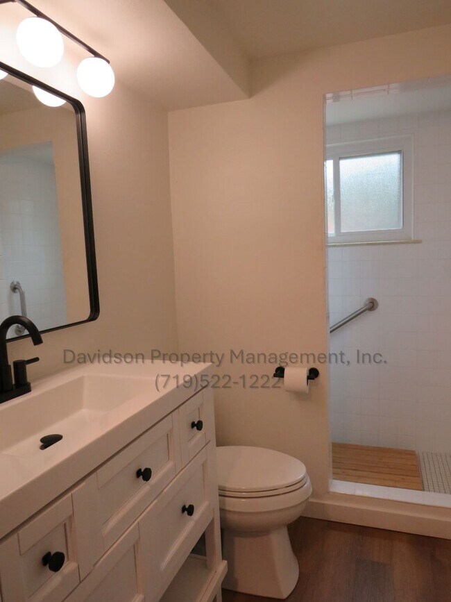 Building Photo - Beautiful Updated 4 Bedroom Near Garden of...