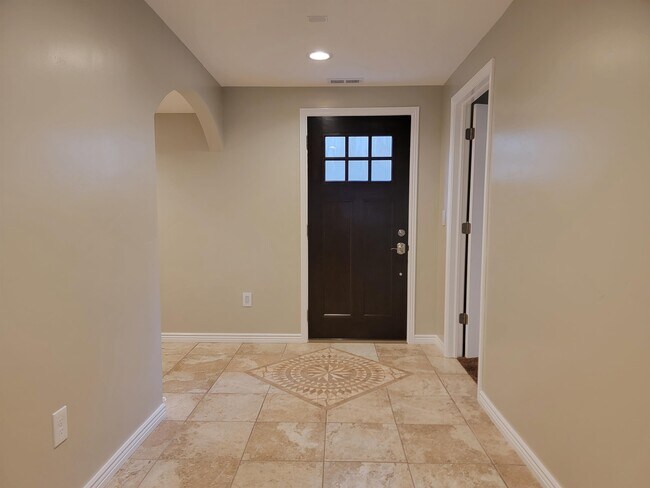 Building Photo - 8256 Imperial Oak Dr