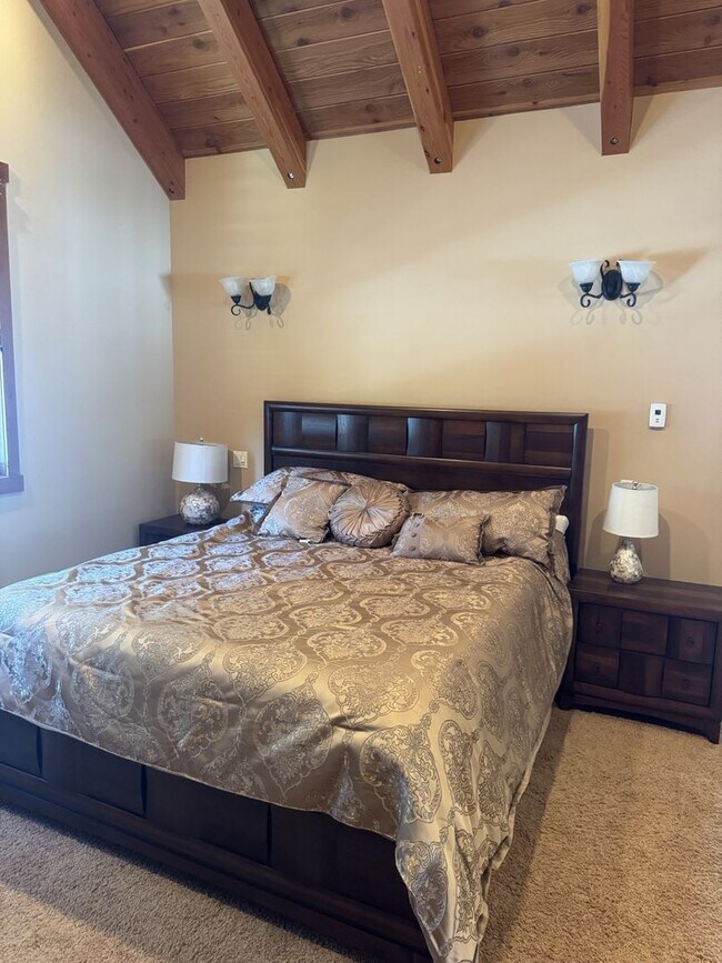 Building Photo - Luxury 5-Bedroom, 6-Bathroom Mountain Retreat – Hot Tub, Fireplaces, & More!