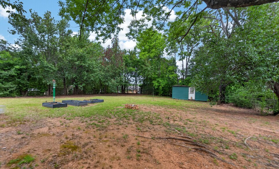 Building Photo - 1511 Milam Dr