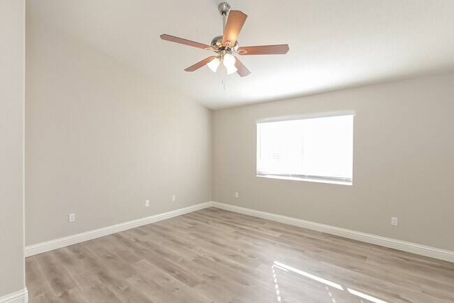 Building Photo - 655 Camp Hill Rd