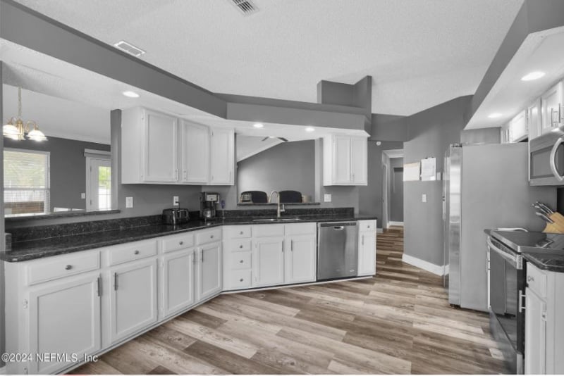Building Photo - 8959 Bridgecreek Dr W