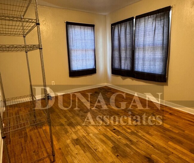 Building Photo - 3 bedroom 1 bath home with updates!