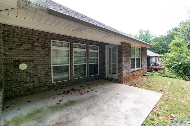 Building Photo - 124 NW Wittington Ln