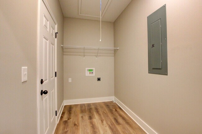 Building Photo - 102 Riverbend Dr