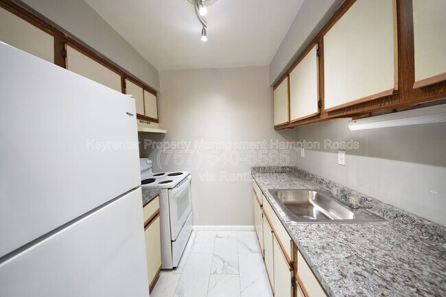 Building Photo - 405 Clifton St