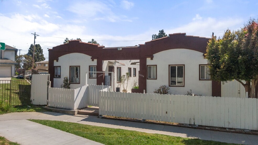 Building Photo - 2652 E 15th St