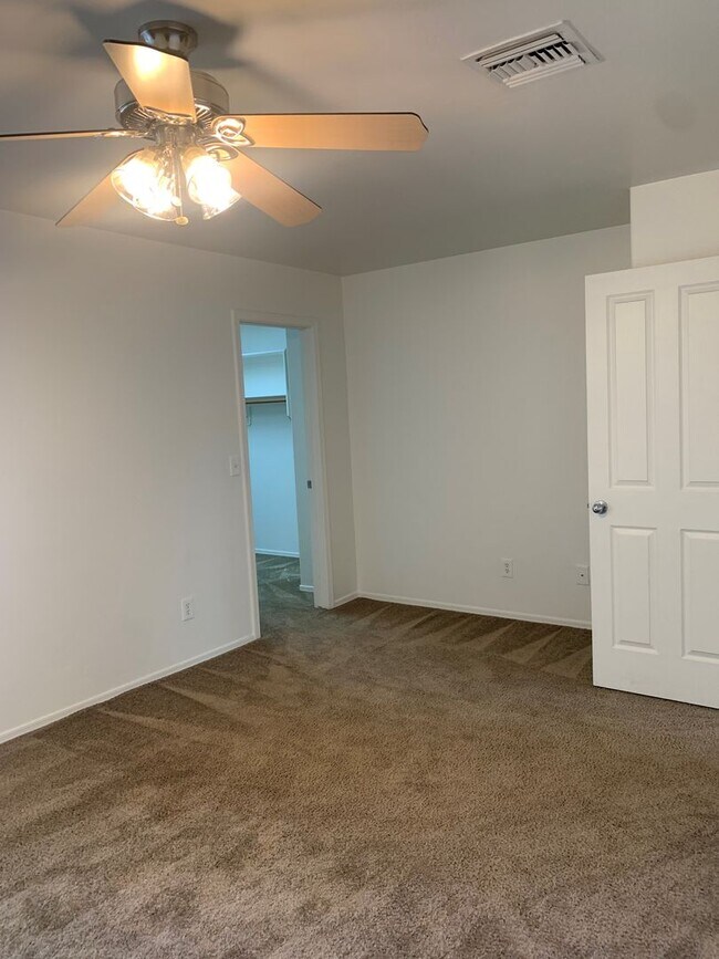 Building Photo - 8980 E Speedway Blvd