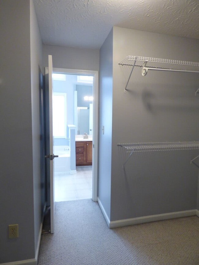Building Photo - Lovely & Spacious House in Southpoint! 4 B...