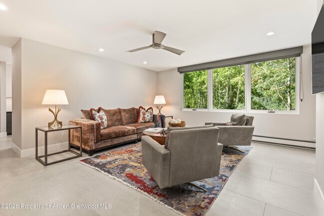 Building Photo - 552 Mountain Laurel Dr