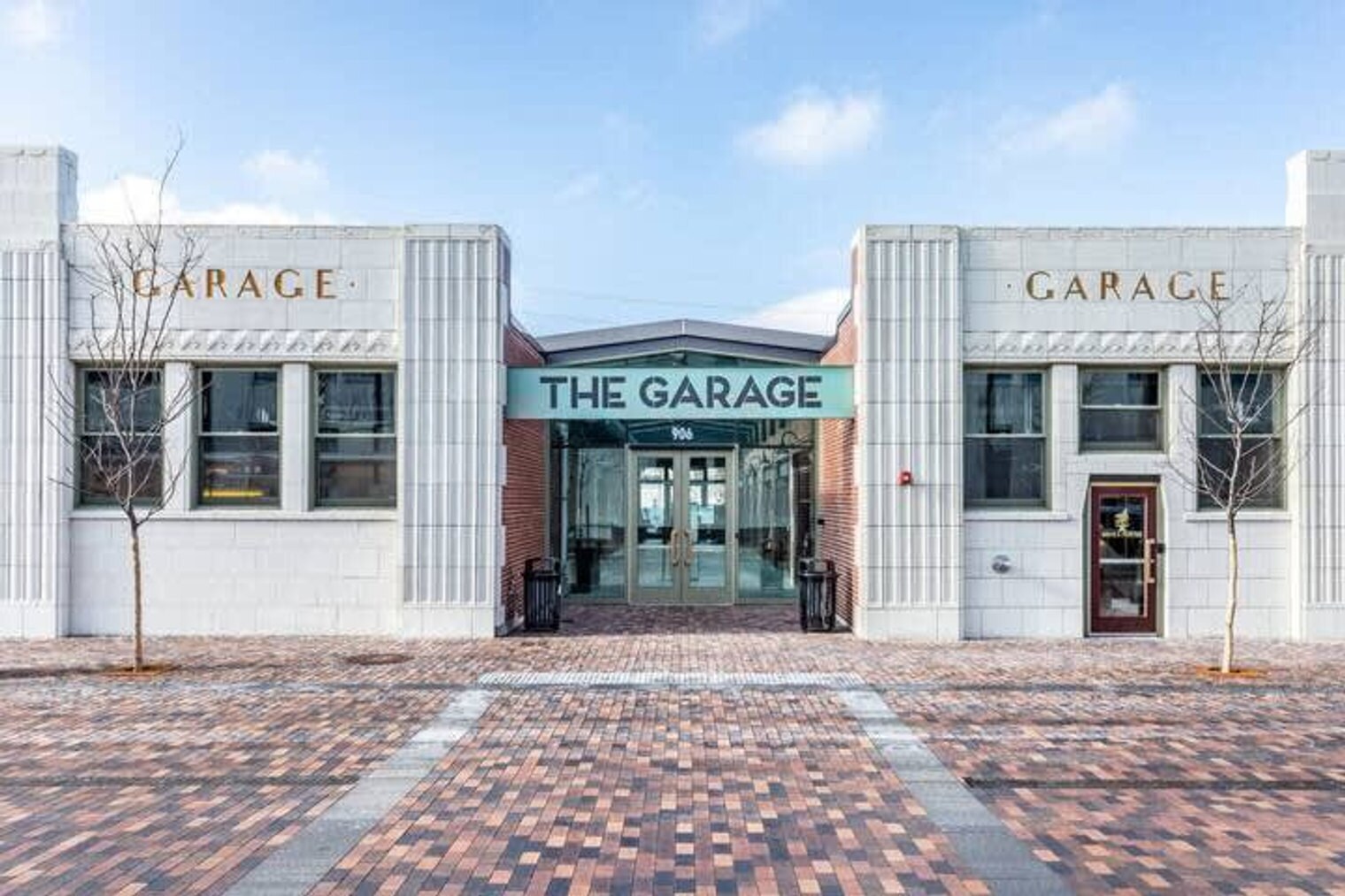 Building Photo - 747 N College Ave