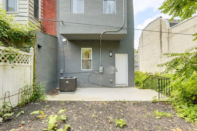 Building Photo - 5321 Wakefield St