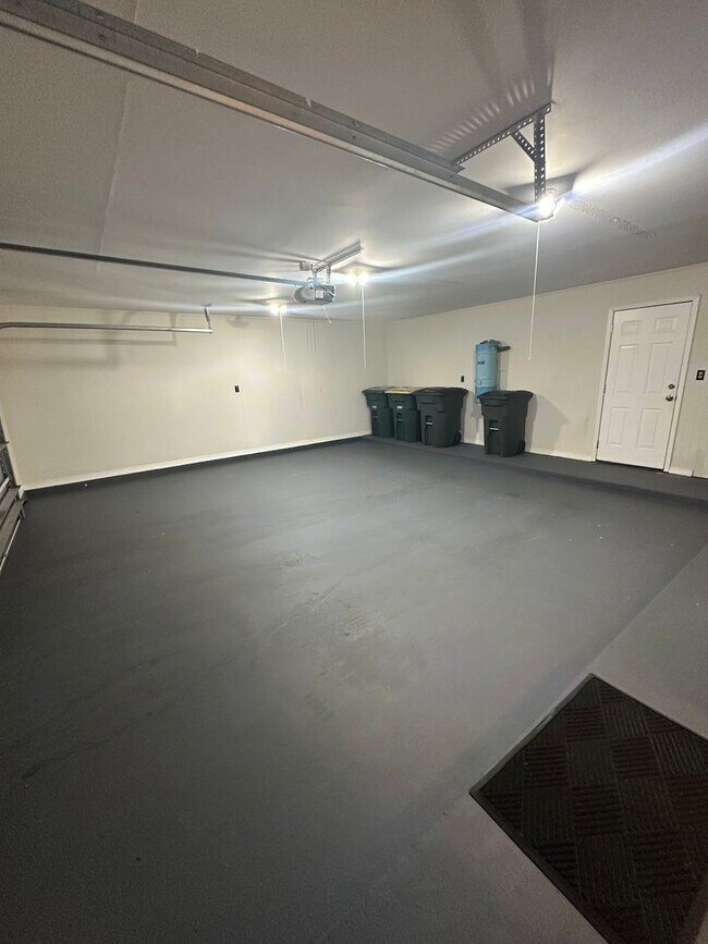 Building Photo - Popular Cathedral Oaks, Elegant Home