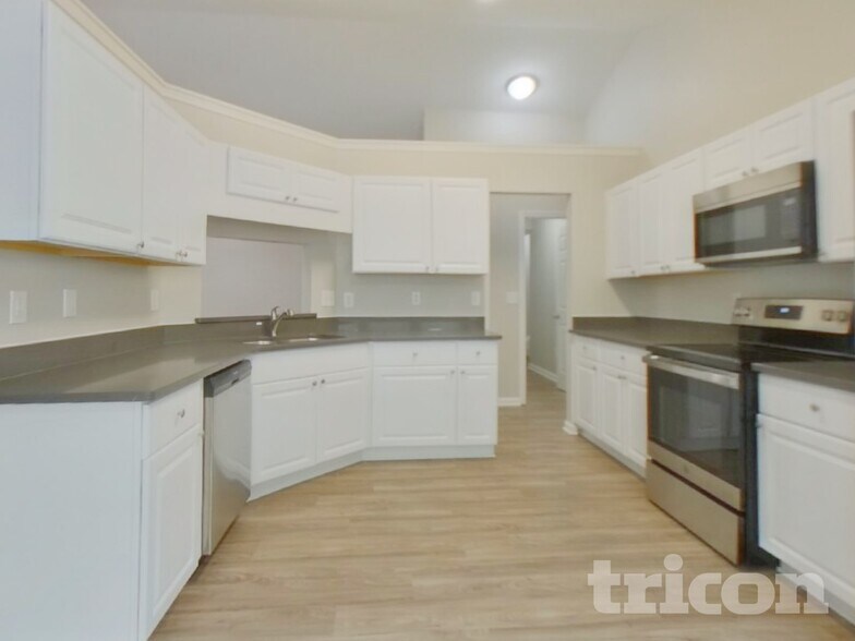Building Photo - 403 Ashridge Way