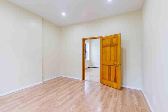 Building Photo - 3 Ridgley Pl