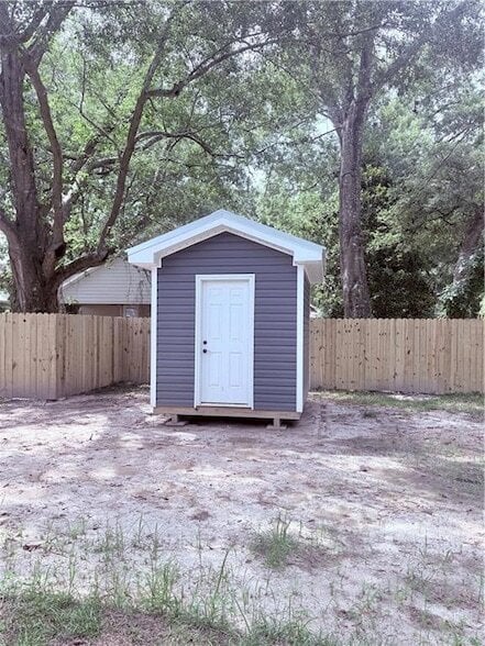 Building Photo - 305 E 34th Ave