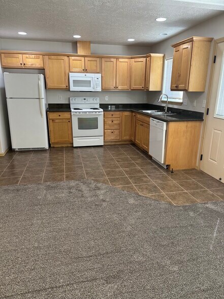 Kitchen - 1332 Cleveland St SE