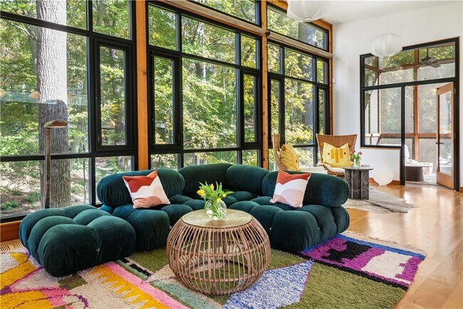 Building Photo - 515 Claire Dr NE