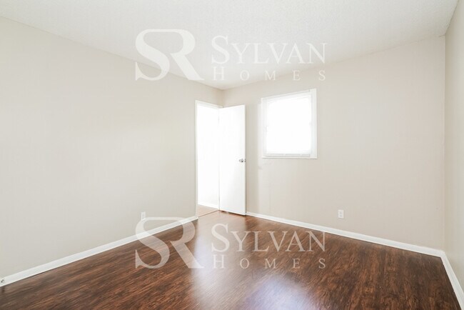 Building Photo - Prepare to fall in love with this 3 bedroo...