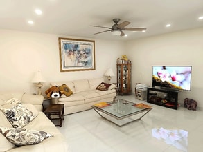 Building Photo - 522 Normandy Ln