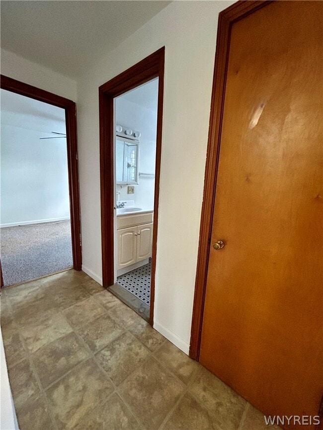 Building Photo - 12 Latona Ct