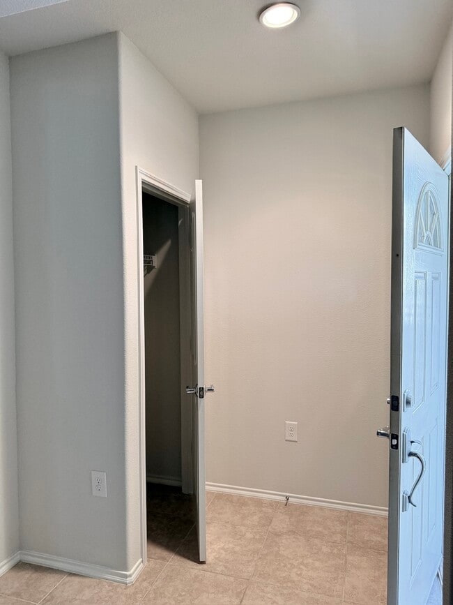 Building Photo - 13600 Breton Ridge St