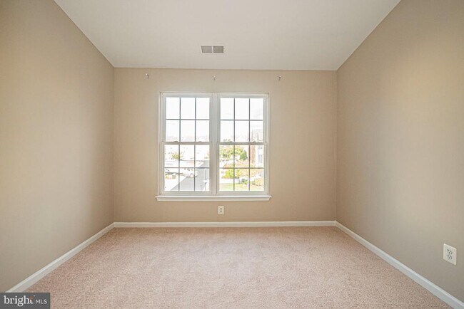 Building Photo - 22619 Upperville Heights Square