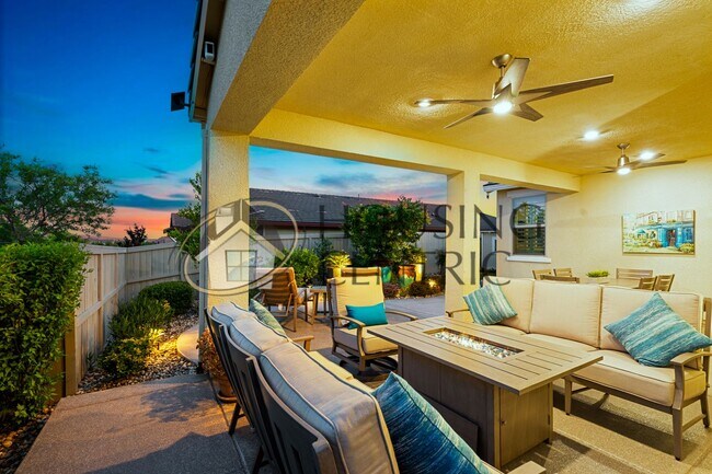 Building Photo - Gorgeous 1-Story Solar Home in Highly Pres...