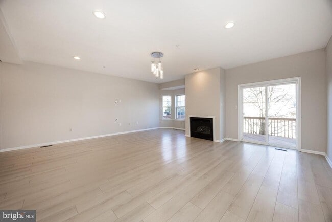 Building Photo - 730 Whitetail Cir