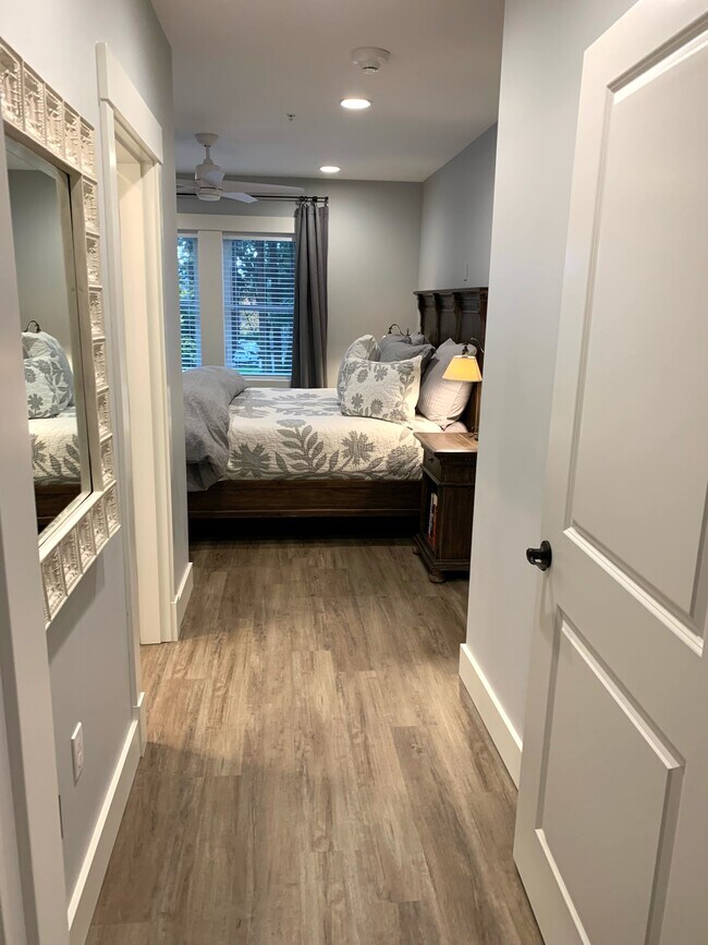 Master Bedroom - 16524 Boones Ferry Rd